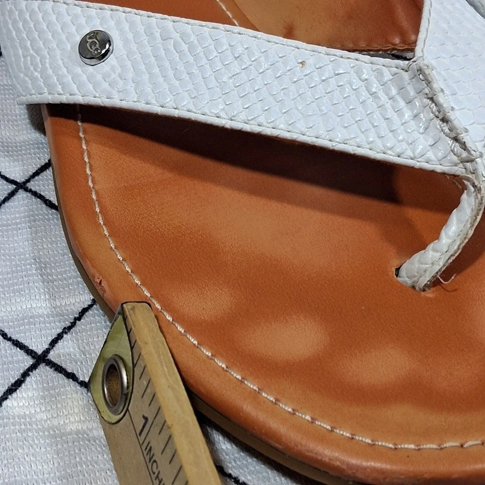 UGG Tuolumne White Snake Embossed Leather Thong Sandals 1111074‎ Womens 9.5